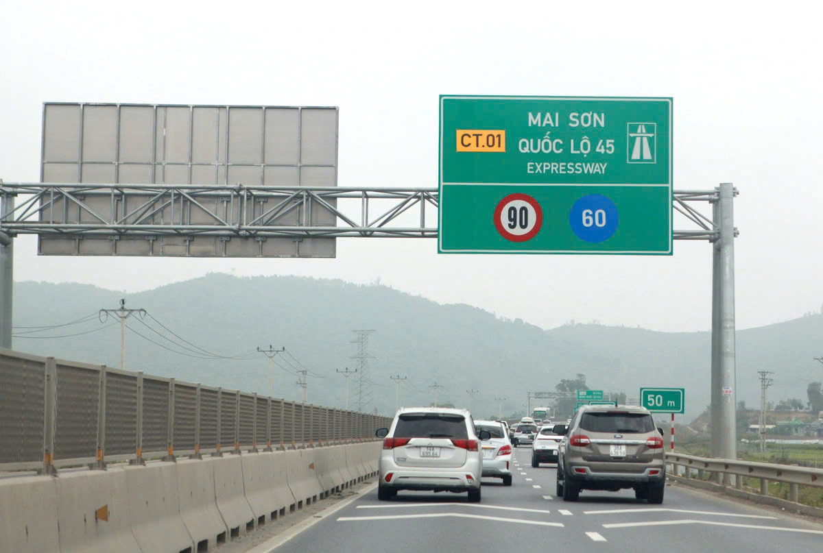 Cao tốc Mai Sơn - quốc lộ 45 là 1 trong 6 đoạn tuyến cao tốc do Nhà nước đầu tư được đề xuất thu phí - Ảnh: TUẤN PHÙNG Cao tốc Mai Sơn - quốc lộ 45 là 1 trong 6 đoạn tuyến cao tốc do Nhà nước đầu tư được đề xuất thu phí - Ảnh: TUẤN PHÙNG